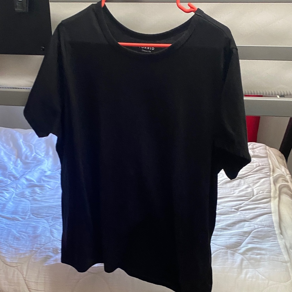 Torrid Solid Black Short Sleeve Tee